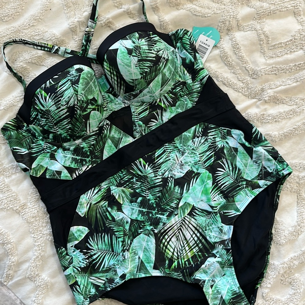 Size 2 NWT Torrid Tropical Swimsuit